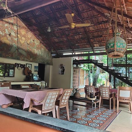 Ambadi'S Villa -Lake View Resort Pallipuram Esterno foto