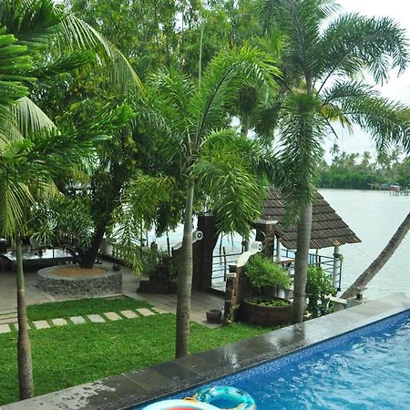 Ambadi'S Villa -Lake View Resort Pallipuram Esterno foto