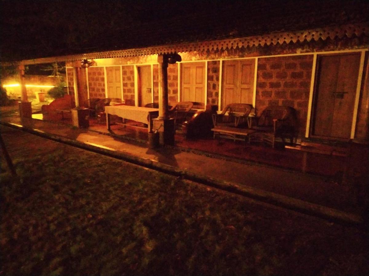 Ambadi'S Villa -Lake View Resort Pallipuram Esterno foto