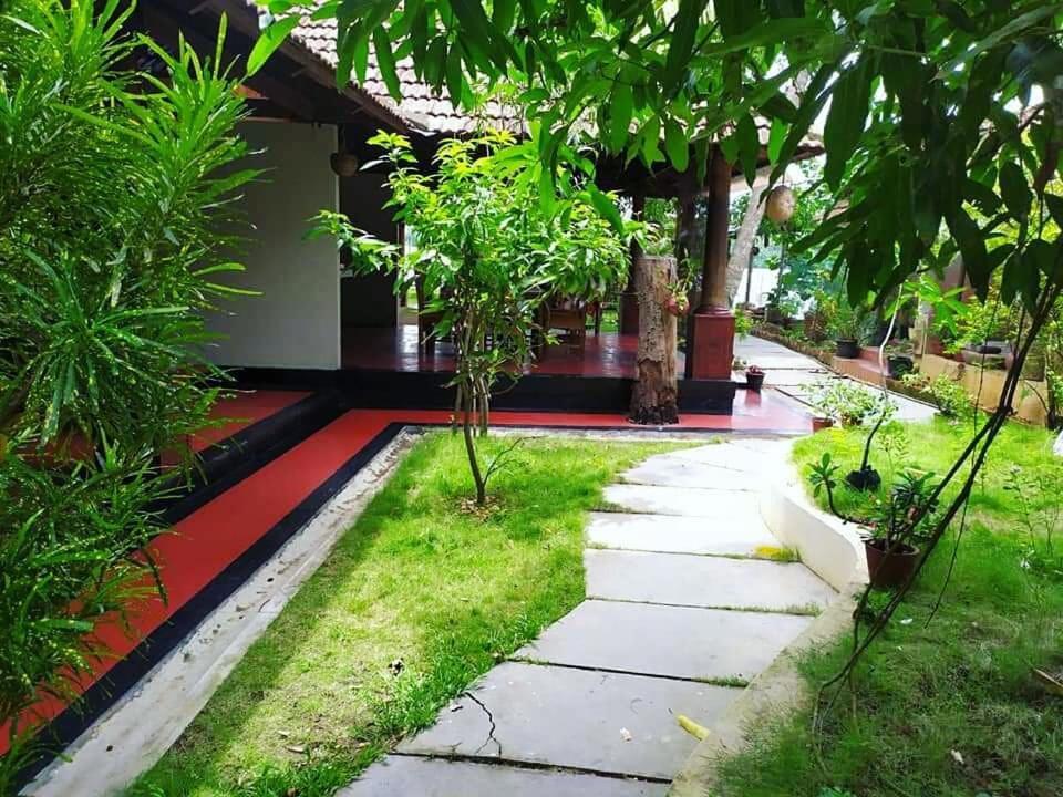 Ambadi'S Villa -Lake View Resort Pallipuram Esterno foto