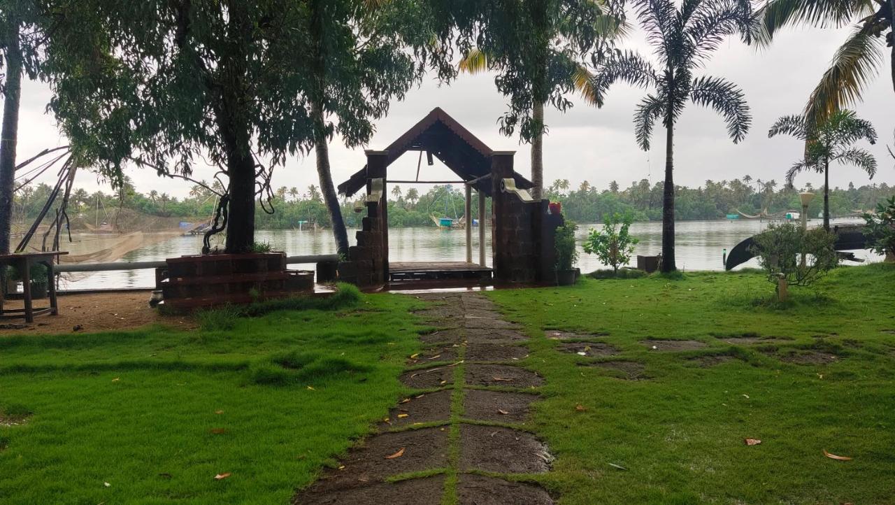 Ambadi'S Villa -Lake View Resort Pallipuram Esterno foto