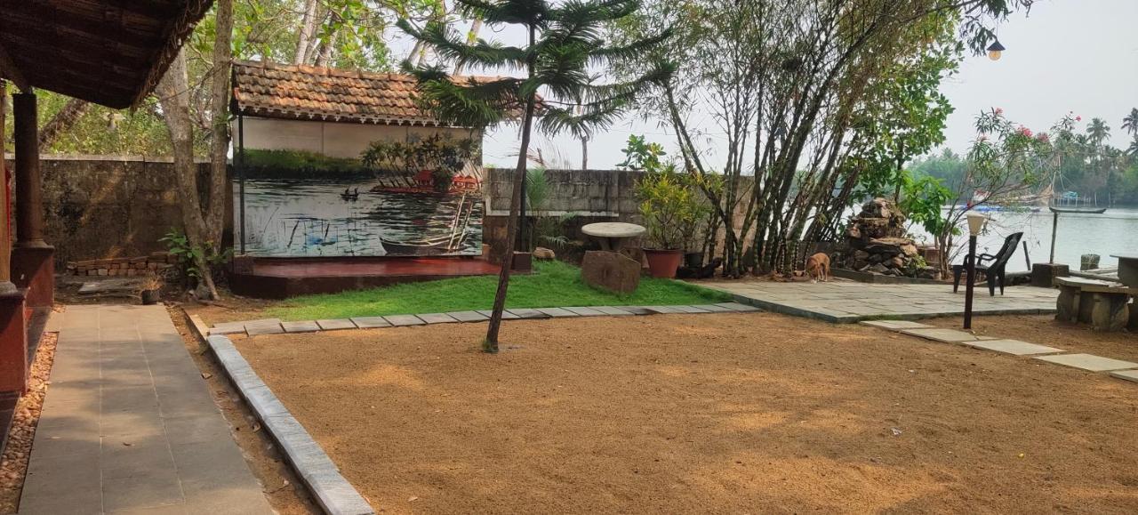 Ambadi'S Villa -Lake View Resort Pallipuram Esterno foto