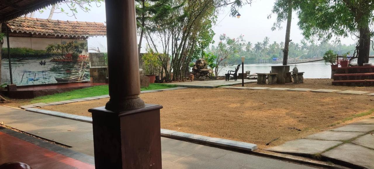 Ambadi'S Villa -Lake View Resort Pallipuram Esterno foto