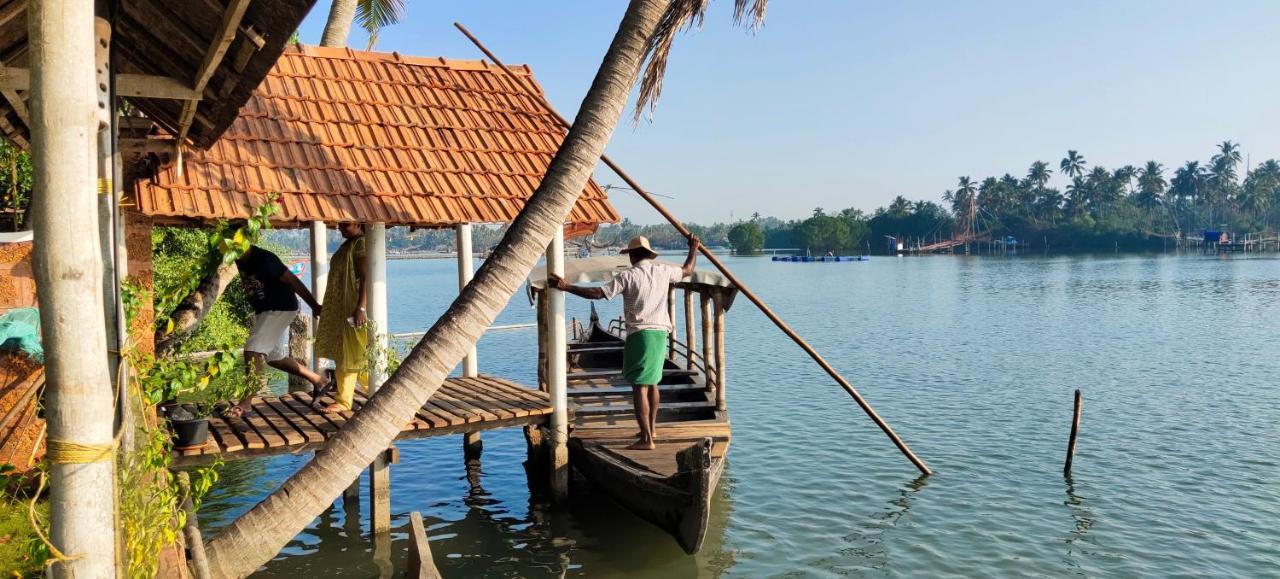 Ambadi'S Villa -Lake View Resort Pallipuram Esterno foto
