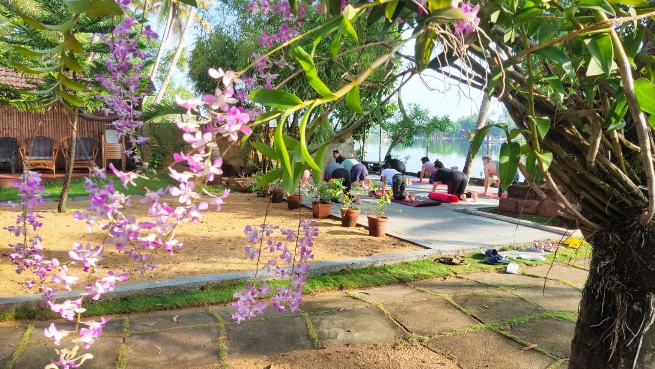 Ambadi'S Villa -Lake View Resort Pallipuram Esterno foto