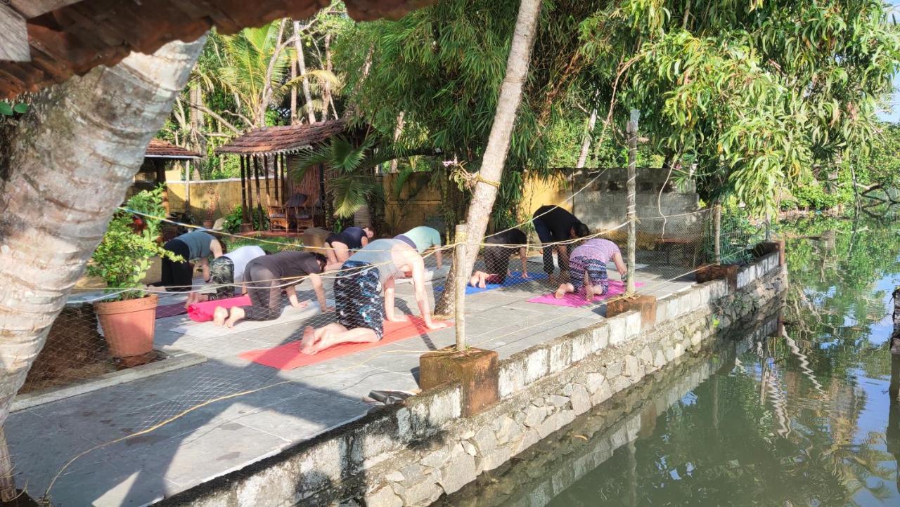 Ambadi'S Villa -Lake View Resort Pallipuram Esterno foto