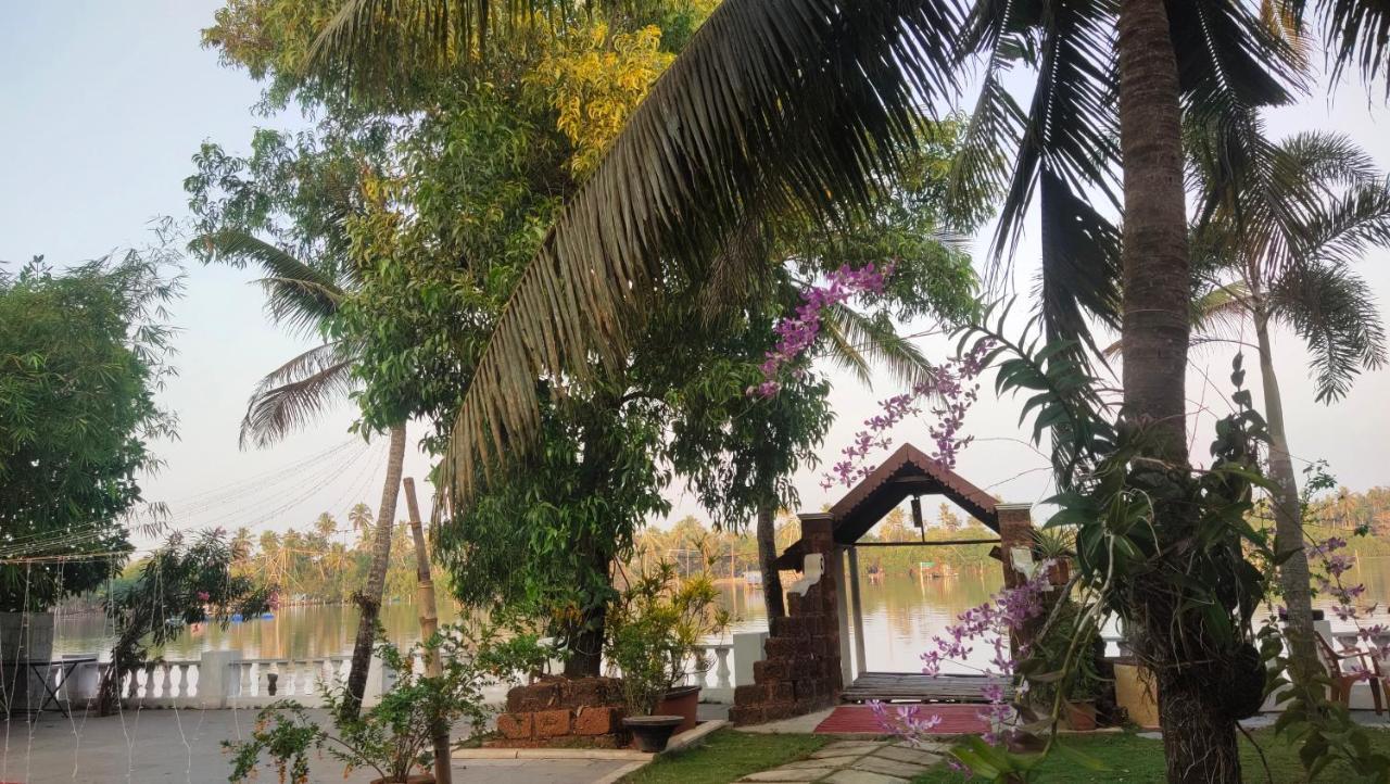 Ambadi'S Villa -Lake View Resort Pallipuram Esterno foto