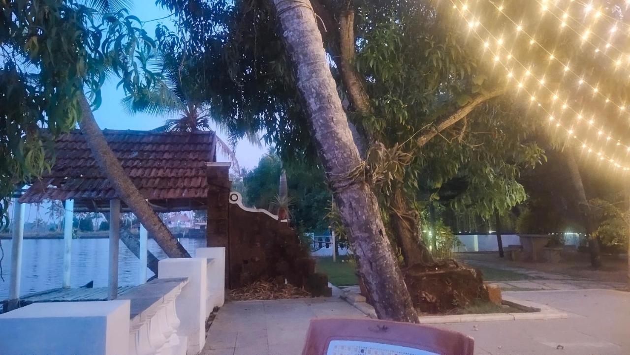 Ambadi'S Villa -Lake View Resort Pallipuram Esterno foto