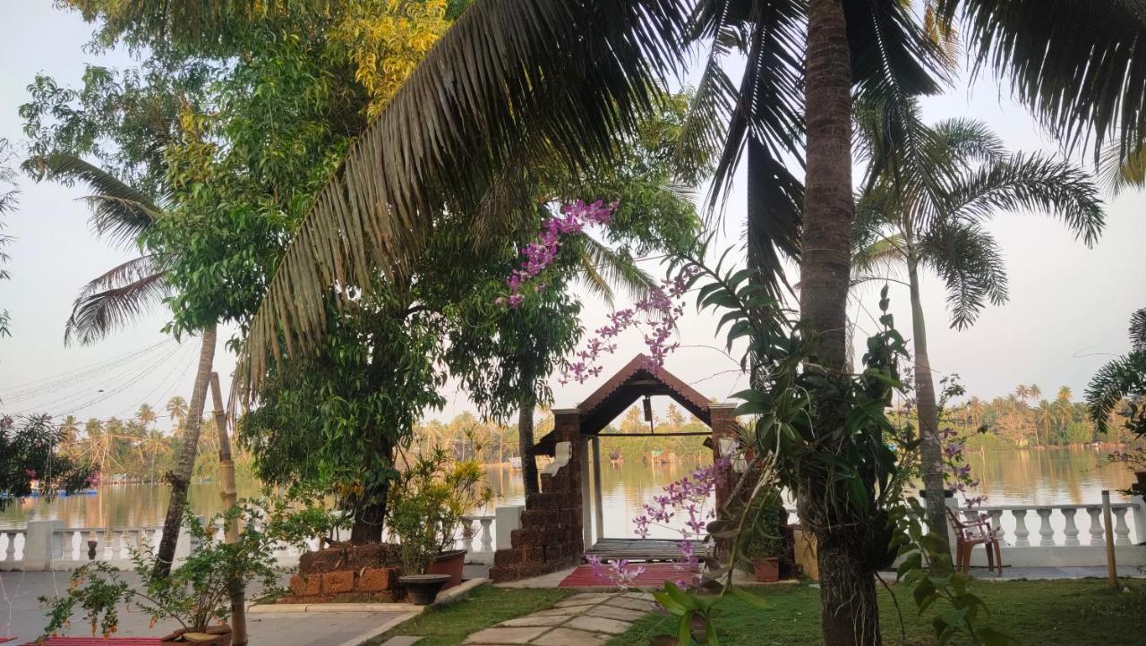 Ambadi'S Villa -Lake View Resort Pallipuram Esterno foto