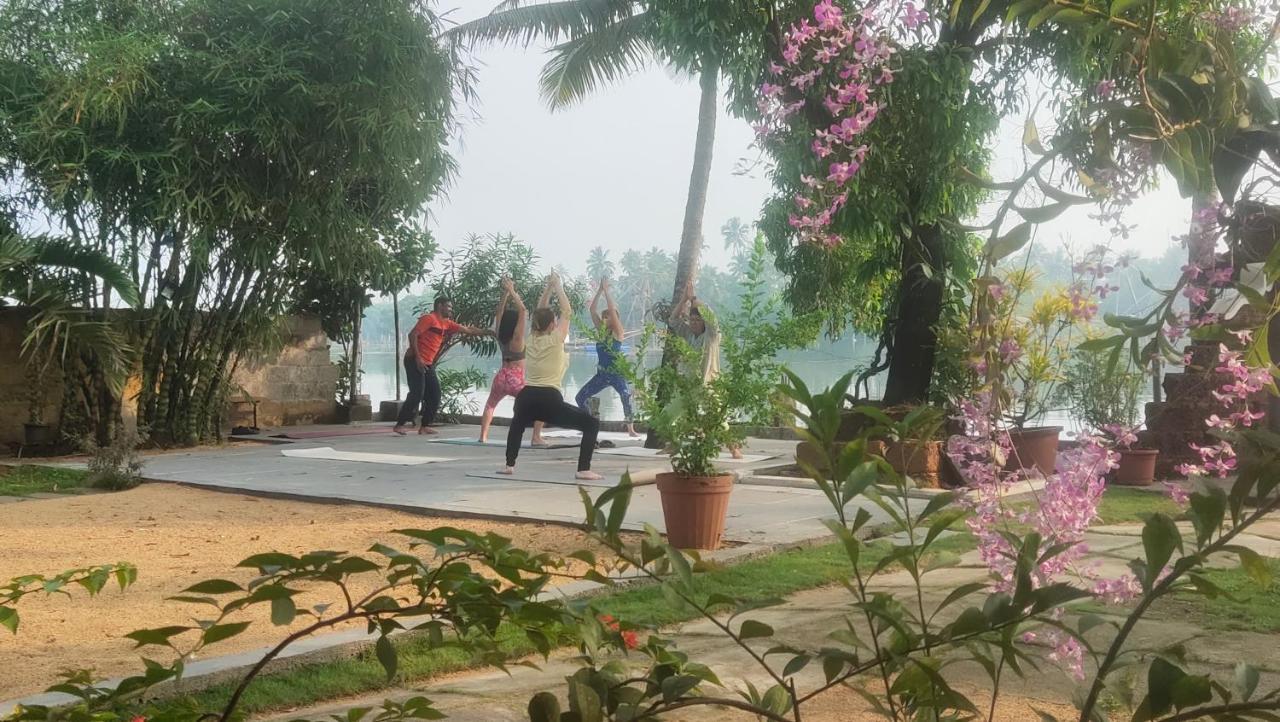 Ambadi'S Villa -Lake View Resort Pallipuram Esterno foto