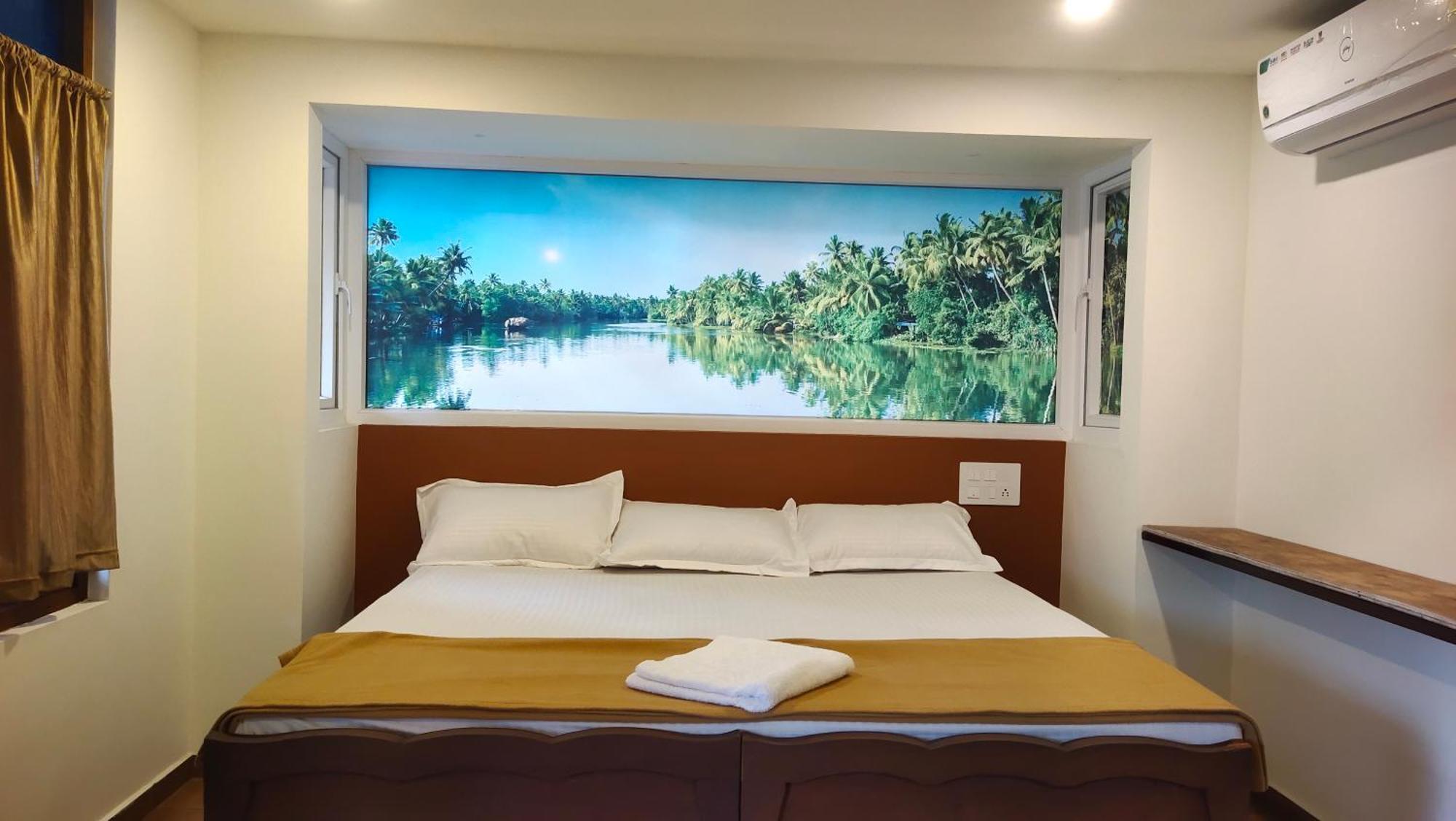 Ambadi'S Villa -Lake View Resort Pallipuram Esterno foto