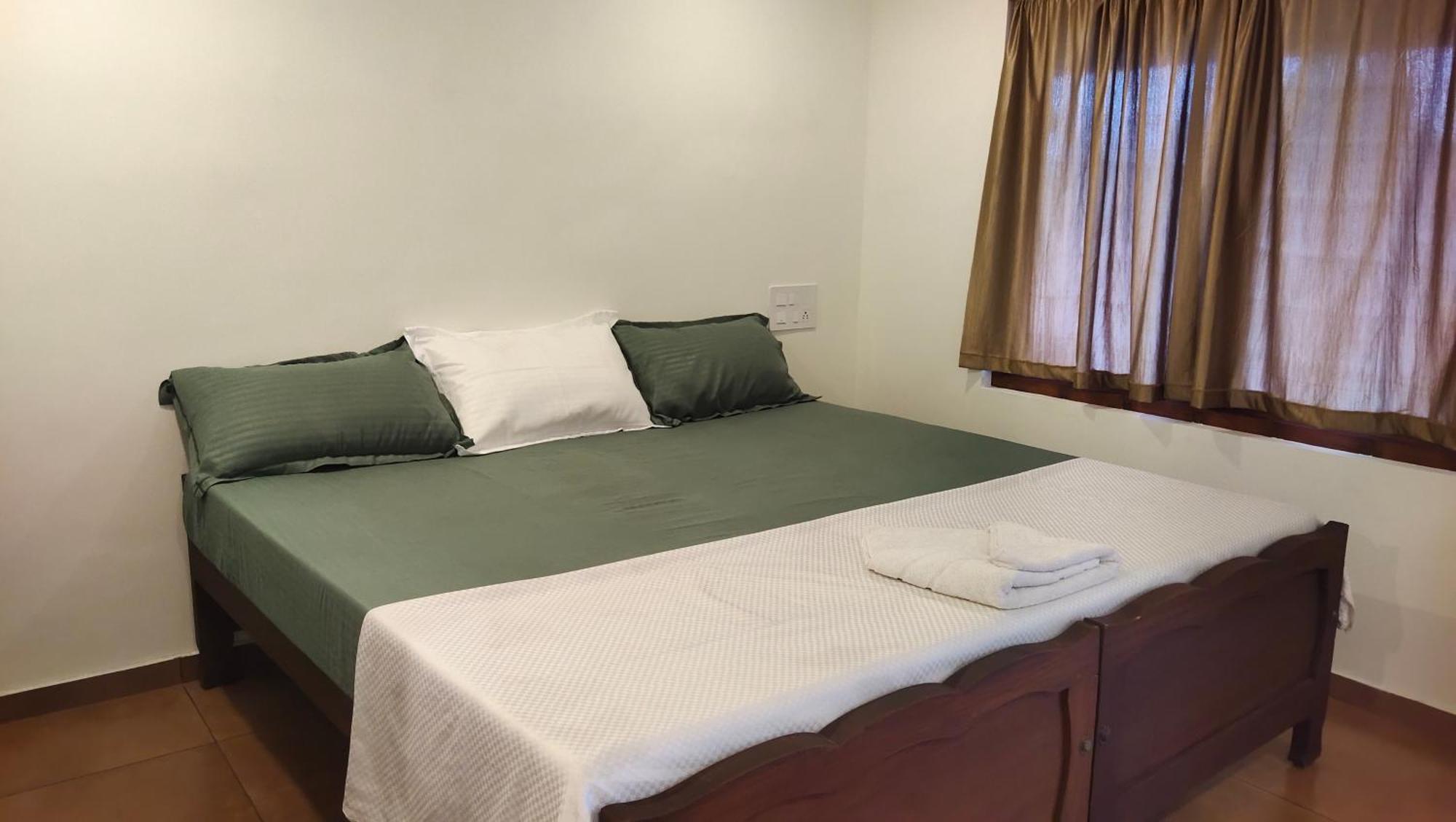 Ambadi'S Villa -Lake View Resort Pallipuram Esterno foto