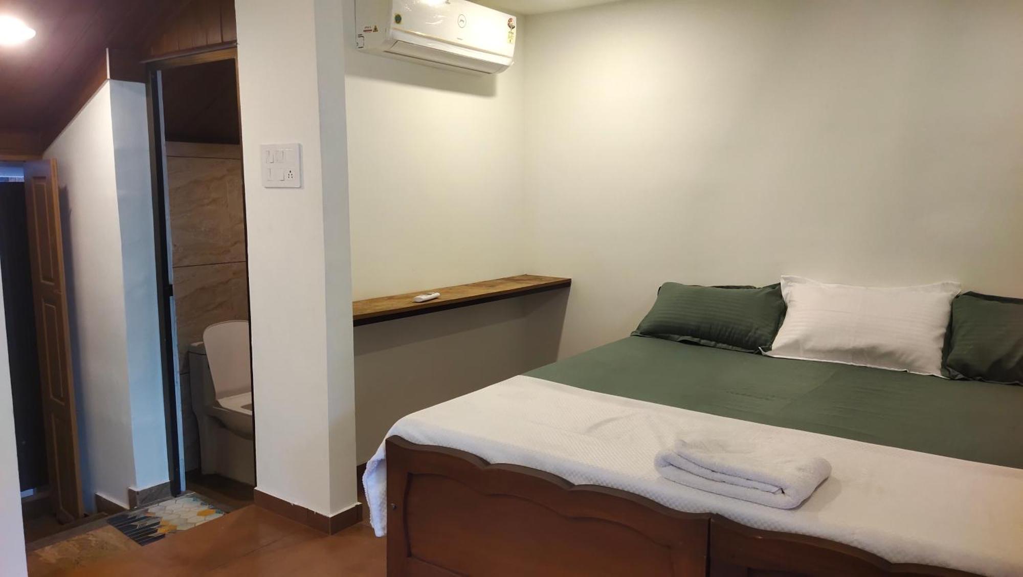 Ambadi'S Villa -Lake View Resort Pallipuram Esterno foto