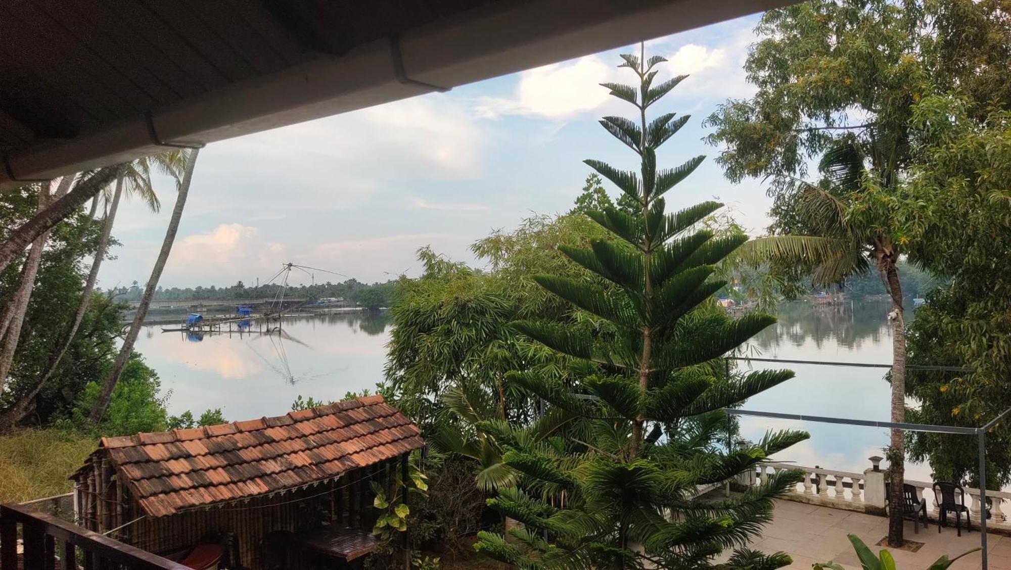 Ambadi'S Villa -Lake View Resort Pallipuram Esterno foto