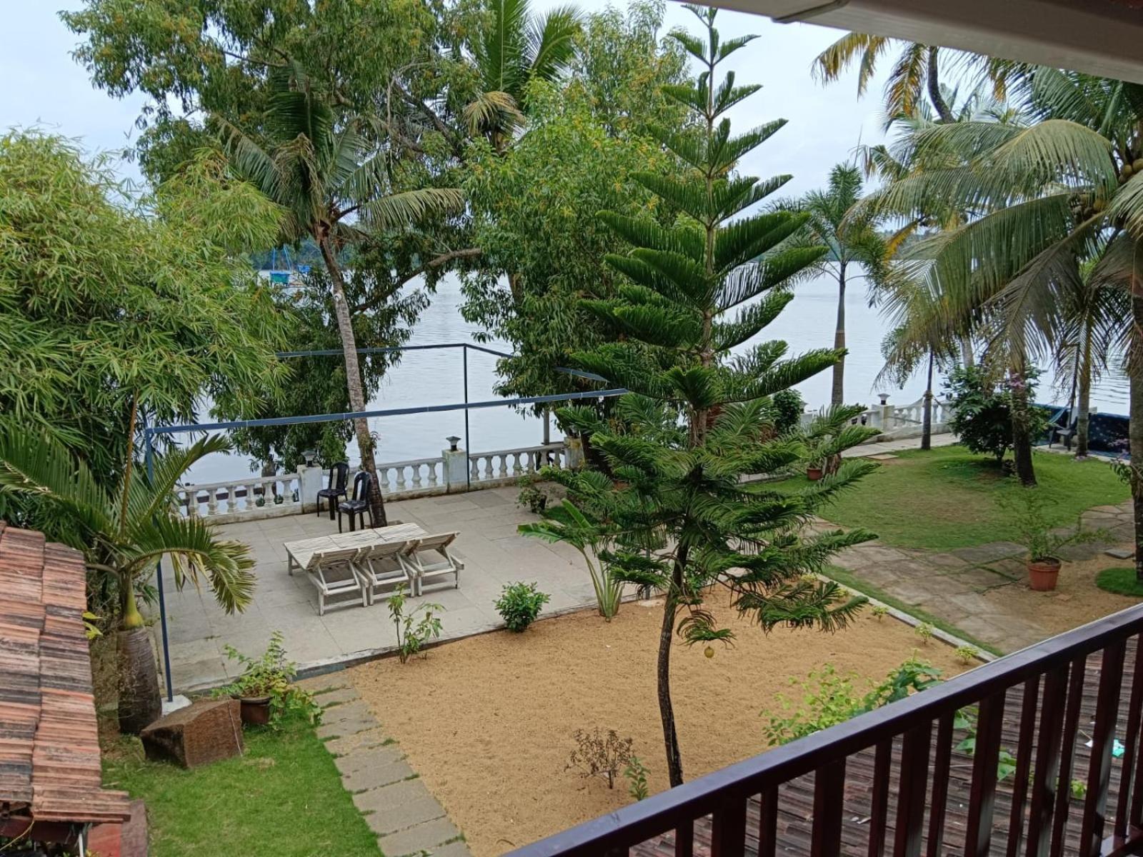 Ambadi'S Villa -Lake View Resort Pallipuram Esterno foto
