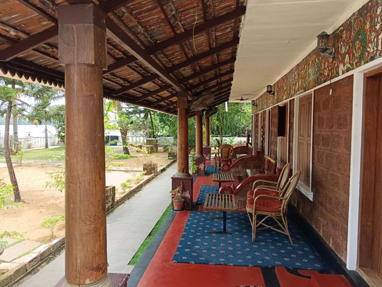 Ambadi'S Villa -Lake View Resort Pallipuram Esterno foto
