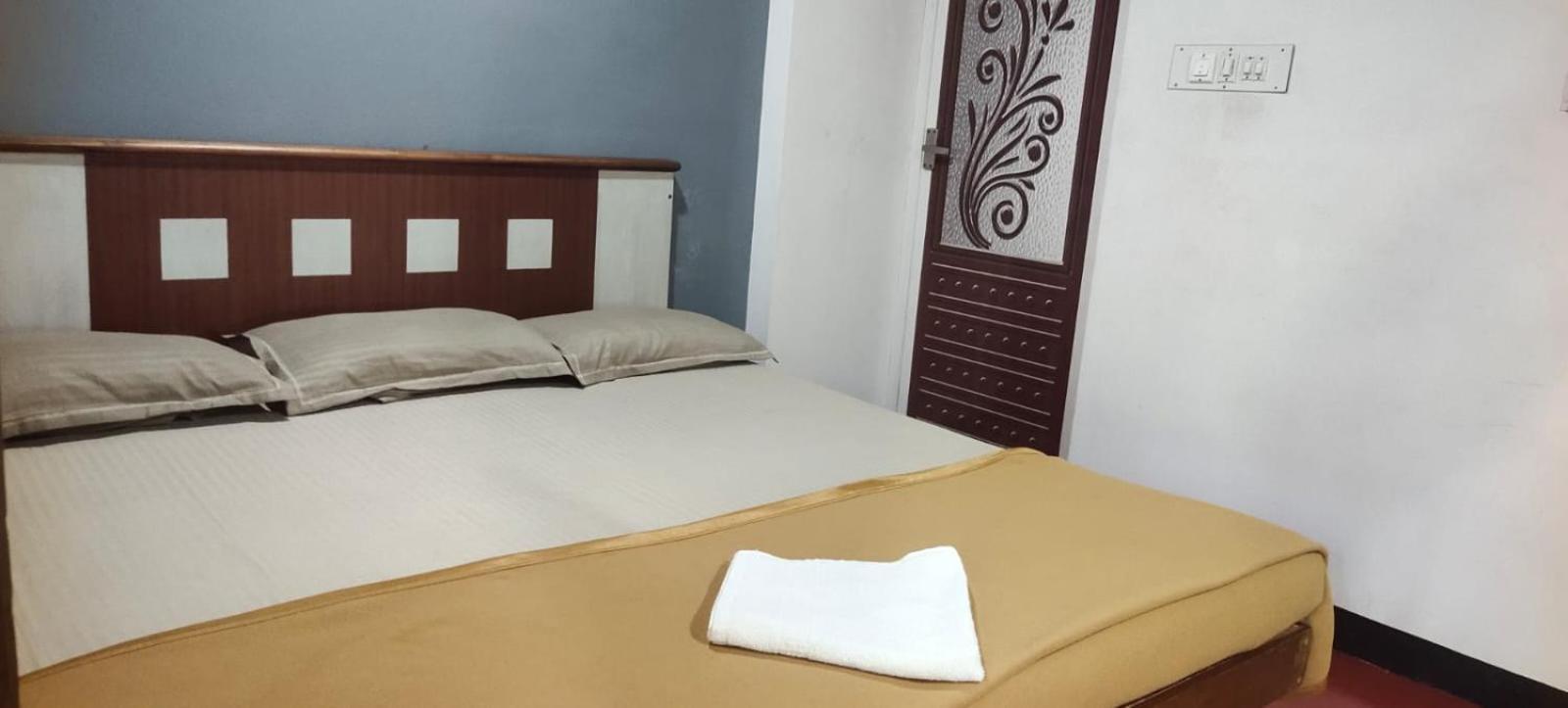 Ambadi'S Villa -Lake View Resort Pallipuram Esterno foto