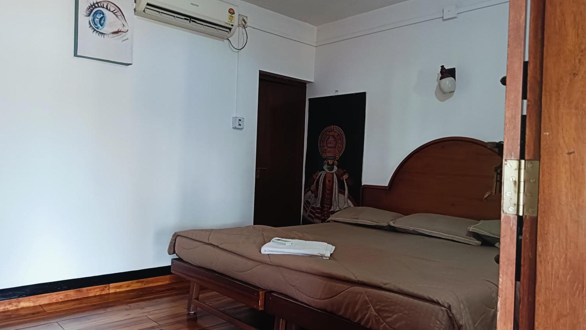 Ambadi'S Villa -Lake View Resort Pallipuram Esterno foto