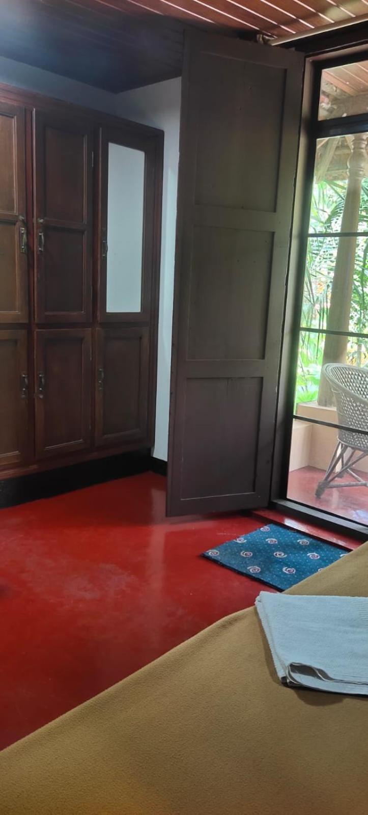 Ambadi'S Villa -Lake View Resort Pallipuram Esterno foto