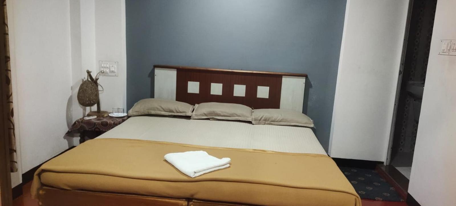 Ambadi'S Villa -Lake View Resort Pallipuram Esterno foto