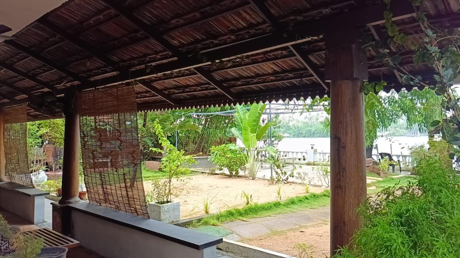 Ambadi'S Villa -Lake View Resort Pallipuram Esterno foto